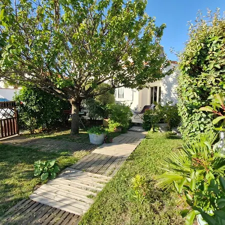 Georges De Didonne - Petite Maison Avec Son Petit Coin De Paradis Extérieur * Saint-Georges-de-Didonne