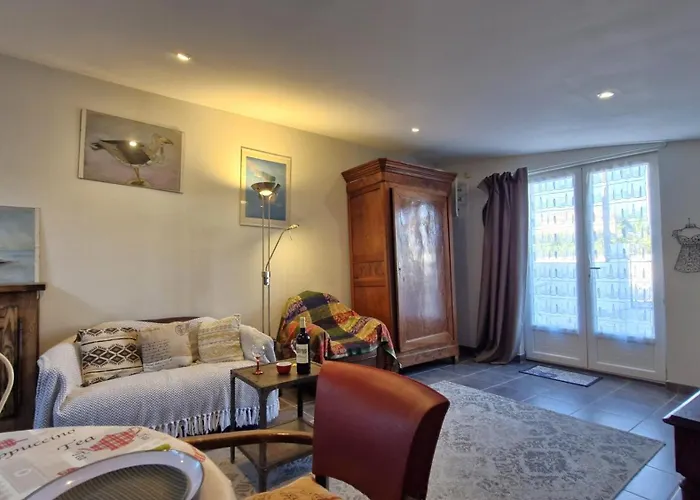 Georges De Didonne - Petite Maison Avec Son Petit Coin De Paradis Exterieur * Saint-Georges-de-Didonne